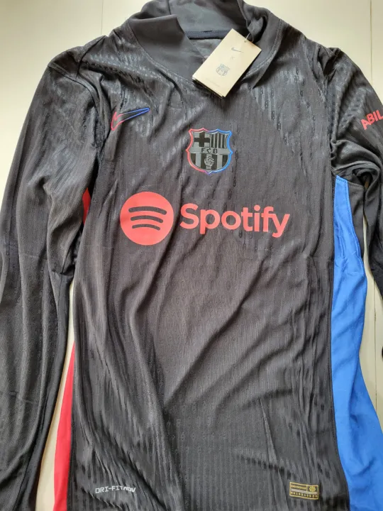 BARCELONA%20AWAY%202024-2025%20AWAY%20PLAYER%20EDITION%20JERSEY%20FULL%20SLEEVE%20-%20Image%202