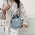 andbag for women in 2023, new tren and tren style, on the internet, with the same nhe and high-end feeling. Cross bo small bag and aifei bag. 