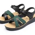Middle-aged mom sandals for ladies in summer new wear fashion flat non-slip wear-resistant sandals for middle-aged and elderly people. 
