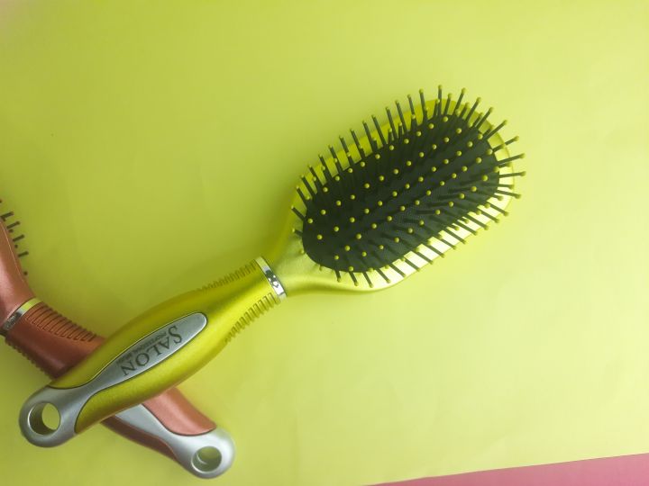 SALON%20Professional%20Large%20Paddle%20Hair%20Brush%20Golden%20-%20Image%202