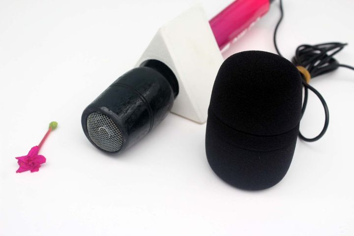 Db%20Journalist/Reporters%20Microphone%20Wooden%20body%20for%20Mobile%20Phone%20With%20black%20Filtering%20Foam%203.5Mm%204%20Pole%20jack%20-%20Image%204