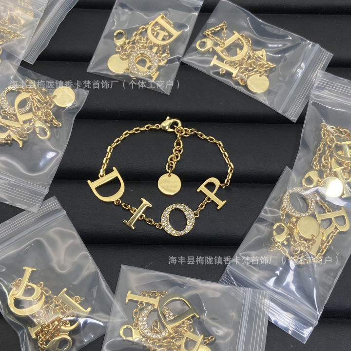 Di%20Home%20CD%20Pearl%20Star%20Bracelet%20Women's%20D%20Home%20High%20Edition%20Diamond%20Butterfly%20Enamel%20Bracelet%20Vintage%20Pig%20Nose%20Bracelet%20-%20Image%204