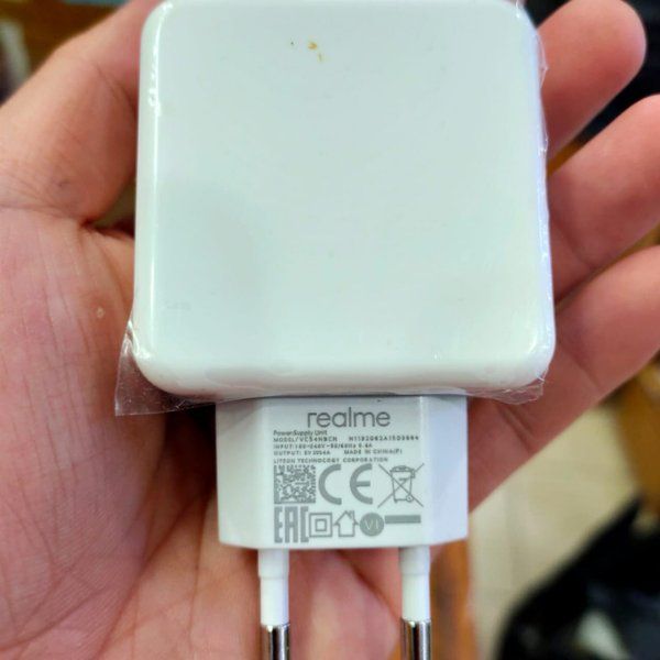 Realme%20VOOC%20Flash%20Charging%20Fast%20Charter%20with%20Type-C%20Data%20and%20Charging%20Cable%20For%20Realme%20X%20XT%20X2%20X2Pro%206%206i%206%20Pro%205%20Pro%20-%20Image%205