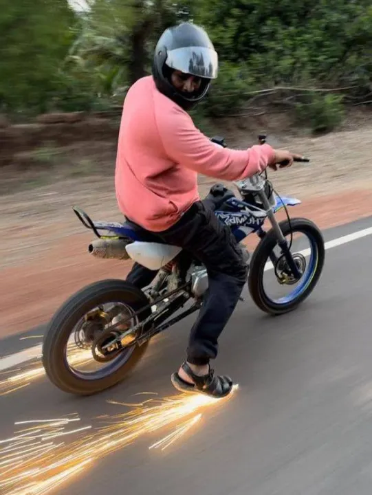 sparking%20feet%20sliders%20sparking%20shoe%20accessorie%20-%20Image%203