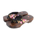 Factory sales of Japanese flip-flops, women's roasted paulownia clogs, flat bottoms, angle sandals, anti-slip wear-resistant wooden slippers, medium and high soles.
