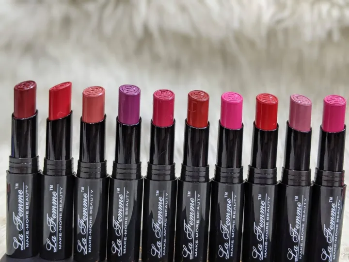 La%20Femme%20Super%20Matte%20Lipstick%20-%20Image%205