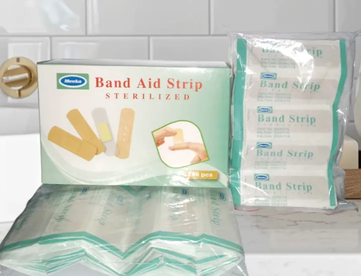 Band%20Aid%20Strip%20Sterilized%20200Pcs%20-%201%20Box%20-%20Image%205