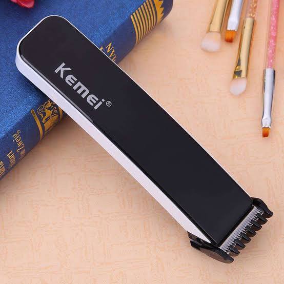 Kemei%20KM-3590%20Hair%20Clipper%205%20in%201%20Professional%20Hair%20Clipper%20Strong%20Beard%20Electric%20Shaver%20High%20Quality%20ABS%20Material%20Hairdressing%20Tool%20-%20Image%209