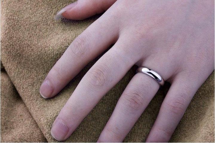 Stainless%20steel%20ring%20For%20Men%20-%20Couple%20Ring%20-%20Image%205