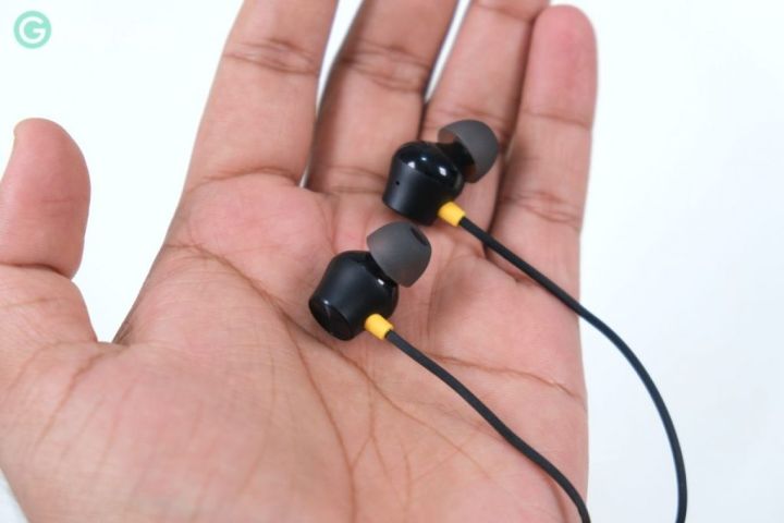 Relme%20Buds%20Wired%20Earphones%20with%20Mic%20Buds%20Wired%20Earphones%20with%20Mic-Mobile%20stand%20free%20-%20Image%205