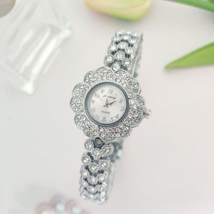 Stylish%20&%20Fashionable%20Elegant%20Mirror%20Quartz%20Ladies%20Watch%20-%20Image%205