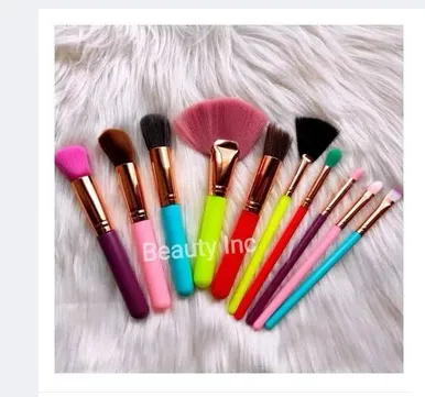 Soft%20Kabuki%20Makeup%20Brush%20Set%2010%20Pieces%20Premium%20Synthetic%20Kabuki%20Makeup%20Brush%20Set-Black%20Gold%20-%20Image%207