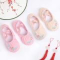 Dancing Shoes Girl's No-Tie Soft Sole Shoes Embroidered Cloth Shoes Dancing Shoes Practice Shoes Dance Ballet Shoes. 