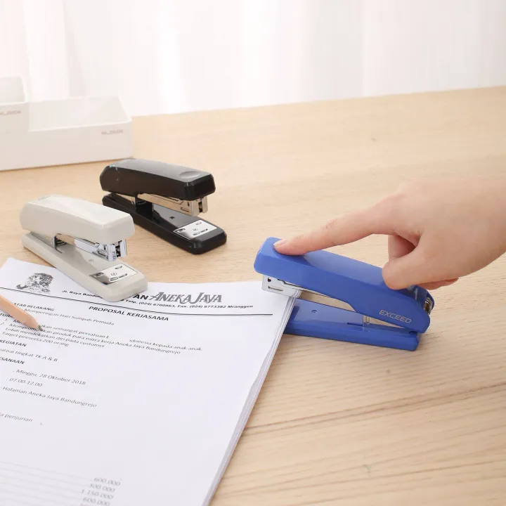 Deli%20E0300%20Half%20Strip%20Stapler%20-%20Image%203