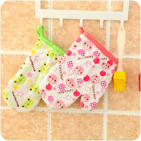 Solimo%20100%25%20Cotton%20Padded%20Oven%20Gloves%20Paisley-%20Multicolour%20-%20Image%205