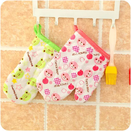 Solimo%20100%25%20Cotton%20Padded%20Oven%20Gloves%20Paisley-%20Multicolour%20-%20Image%203