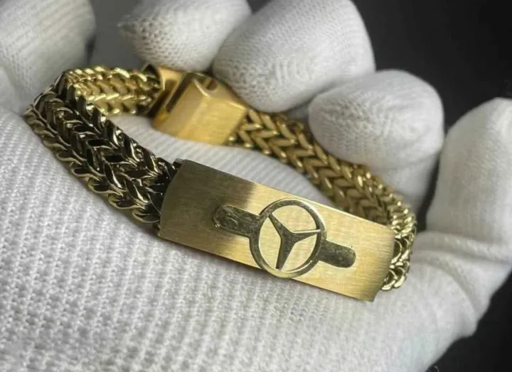 New%20Men's%20Stainless%20Steel%20Bracelet%20with%20Diamond%20Pattern%20and%20Logo%20Engraving%20-%20Image%206