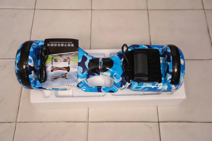 Hoverboard%20Self-Balancing%20Electric%20Scooter%20Featuring%20A%20Powerful%20Motor%20-%20Experience%20Ultimate%20Fun%20And%20Convenience%20-%20Image%205