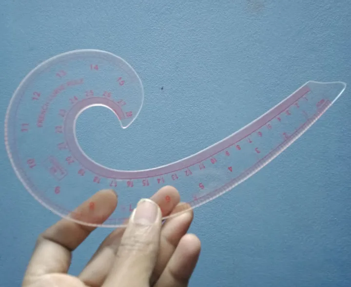 Plastic%20Comma%20Shape%20French%20Curve%20Ruler%20for%20Pattern%20Making,%20Sandwich%20Line%20Scale,%20Vary%20Form%20Curve%20Ruler%20for%20Sewing,%20Clear%20Muti%20Function%20Sewing%20Ruler%20for%20Fashion%20Design%20-%20Image%203