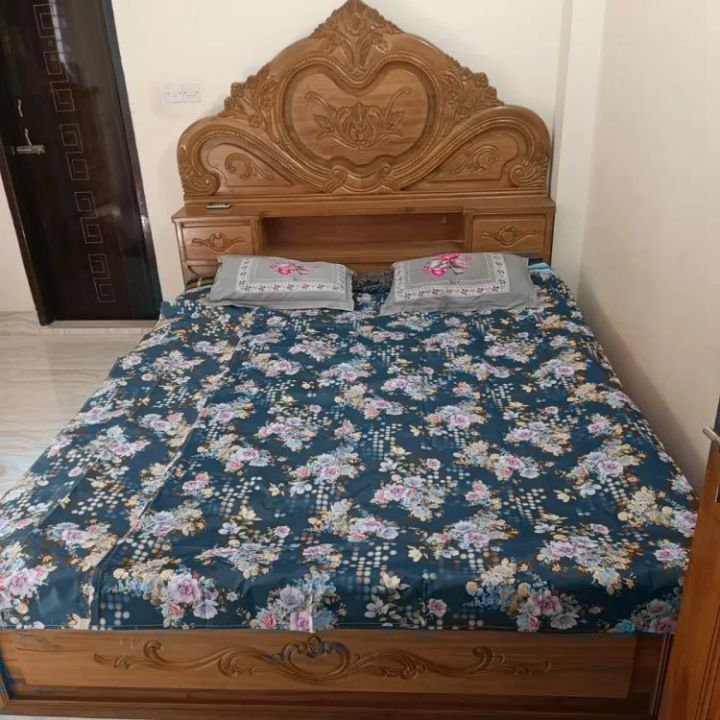 Waterproof bed sheet , Urin protector bed sheet, water proof bisana chador full bed 5x7 ft- like cotton Multicolor