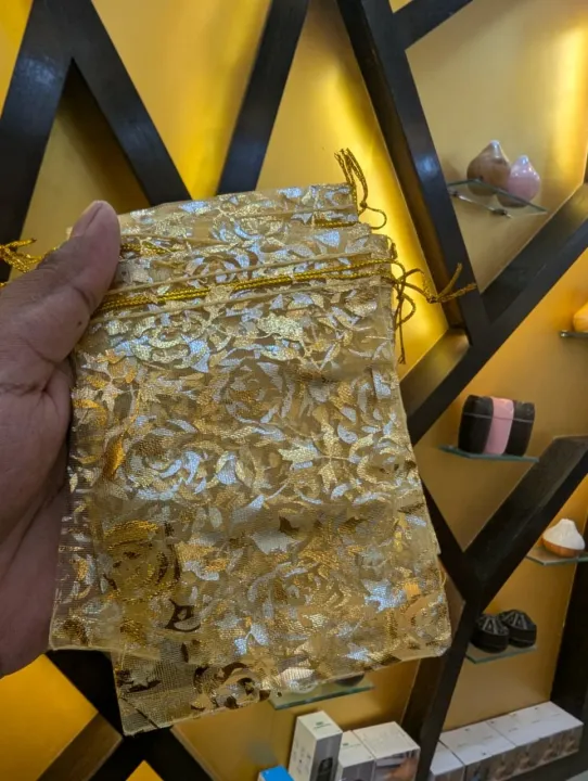 Premium%20Pouch%20Bags%20for%20Attar%20-%20Attar%20&%20Gift%20Pouches%20-%20Gift%20Bags%20for%20Attar%20-%20Golden%20Organza%20Gift%20Bags%20-%20Image%207