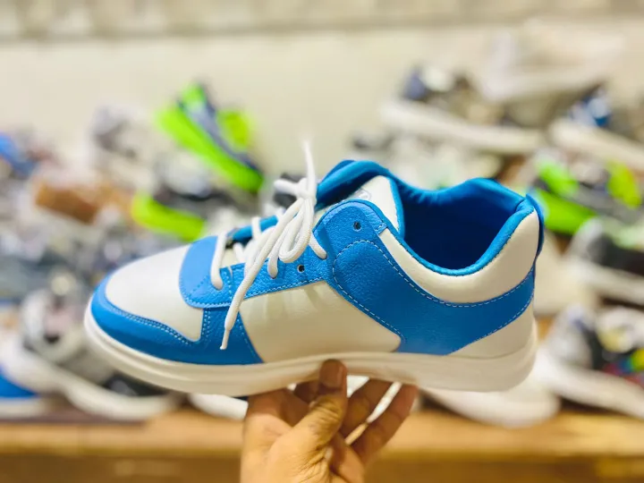 Fashionable%20Blue%20Colore%20Winter%20Sneakers%20for%20Men%20-%20Image%203
