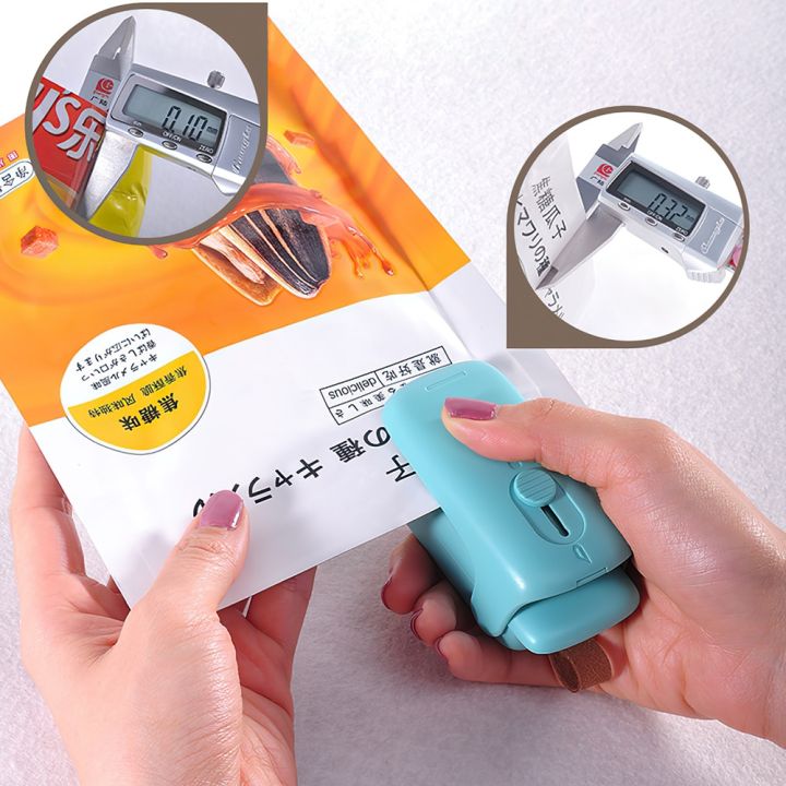 Dual-use%20Hand%20Pressure%20Mini%20Heating%20Plastic%20Packaging%20Machine%20USB%20Charging%20Sealing%20Machine%20Portable%20Hot%20Melt%20Food%20Sealing%20Device%20-%20Image%204