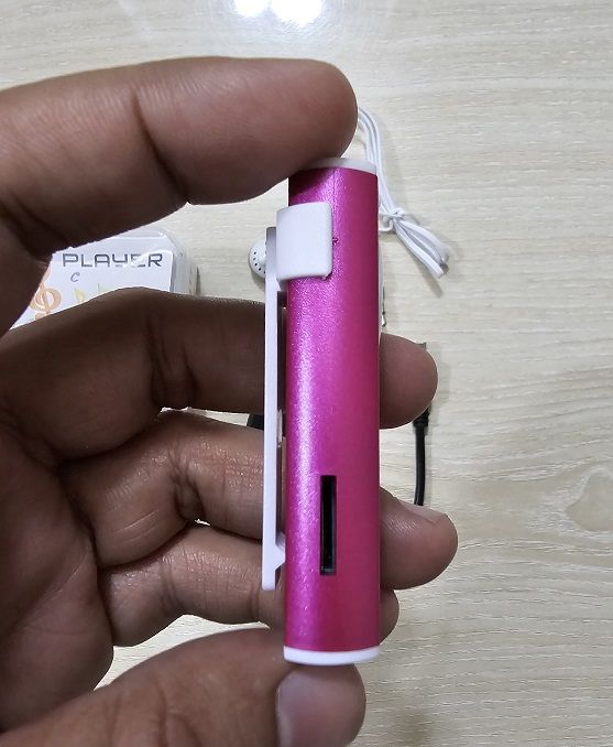 AR03%20Mini%20MP3%20Player%20With%20Display%20-%20Image%204