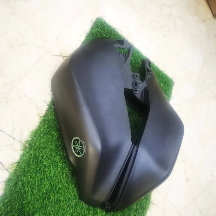 Tank%20Cover%20Mat%20Black%20Yamaha%20R15%20V3%20-%20Image%202