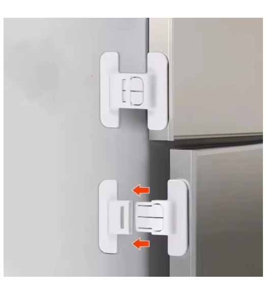 Children%20Secure%20Fridge%20Freezer%20Lock,%20Home%20Security%20Protection%20-%20Cabinet%20Locks%20&%20Straps%20-%20Image%206