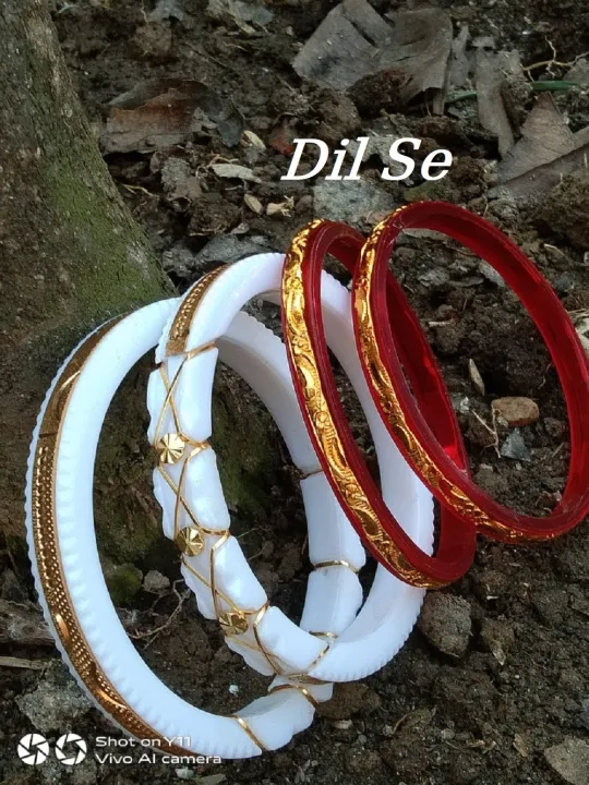 Golden%20Metal%20Work%20Trendy%20Unique%20White%20And%20Red%20Plastic%20Shakha%20Bangles%20Pola-%204%20Pcs.%20It'S%20For%20Women%20Party%20,%20Wedding%20-%20Must%20Have%20-%20Image%203