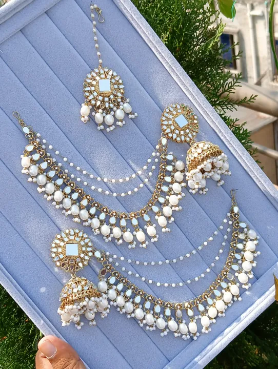 Indian%20Jumka%20Yarring%20-%20Ear%20Ring%20+%20Tikly%20-%20Image%204