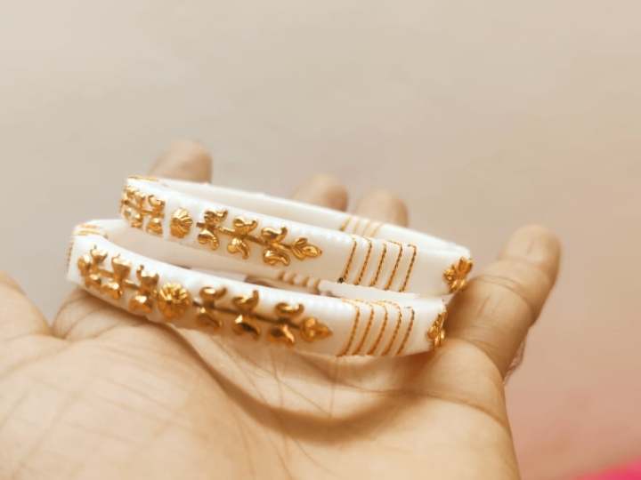 White%20Shakha%20Pola%20Bangles%20for%20Women%20Sorno%20Lota%20Design%20,%20Party%20,%20Wedding%20,%20Anniversary%20,%20Durga%20Puja%20&%20All%20Time%20Use%20Shakha%20Bangles.%20-%20Image%204