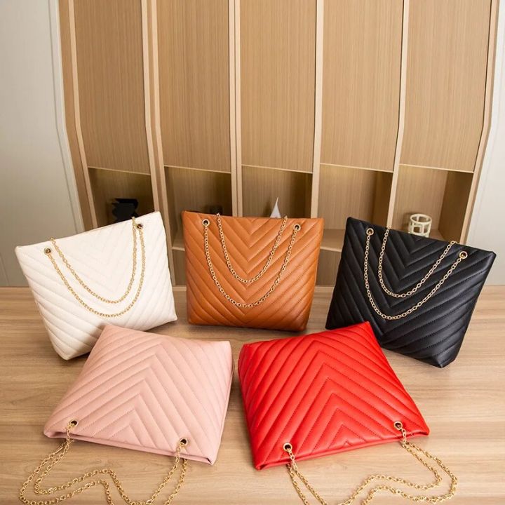 New Fashion Leisure Embroidery Chain Shoulder Bag with V-pattern Lingge  Portable Shopping Bag Tote Bag bags for women