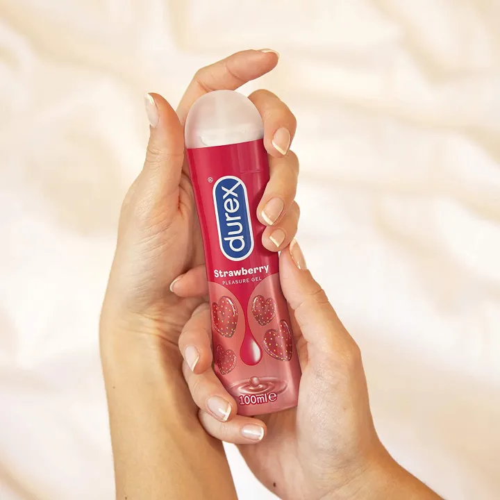 Durex%20Play%20Sweet%20Strawberry%20Lubricant%20Lube%20Gel%20100ml%20-%20Image%202