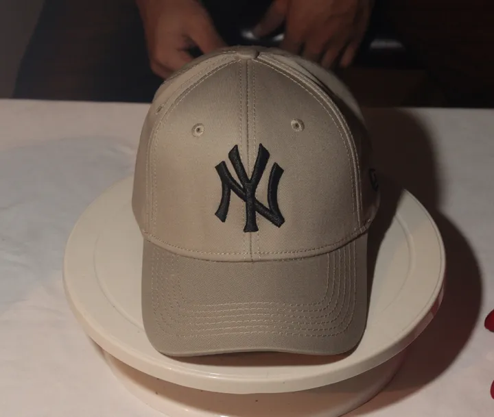 100%25%20Export%20and%20Premium%20Limited-Edition%20Cap%20for%20Classic%20People%20-%20Image%204