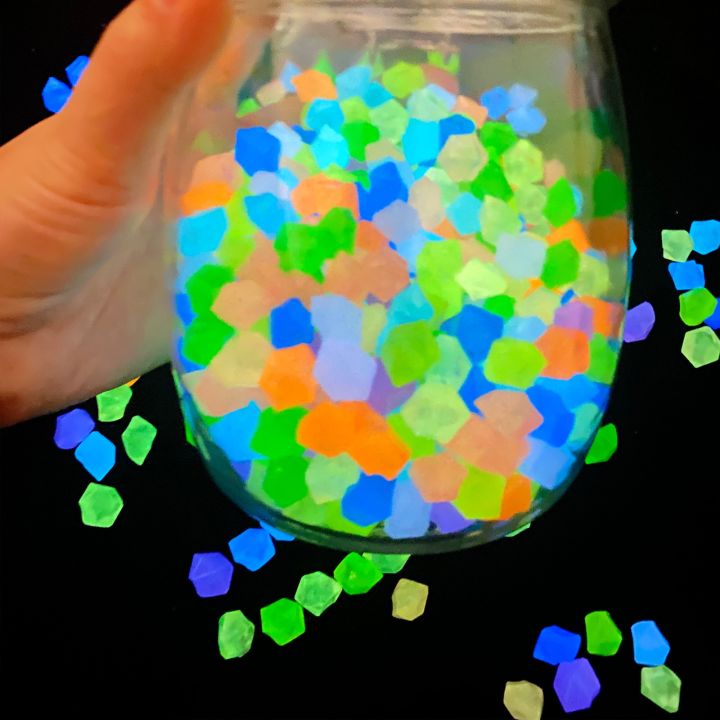 Glow%20in%20The%20Dark%20Garden%20Pebbles%20Stones%20Rocks%20for%20Yard%20and%20Walkways%20Decor,%20DIY%20Decorative%20Luminous%20Stones%20in%20Blue%20(100%20PCS)%20-%20Image%204