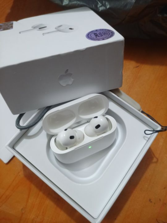 AirPods%20Pro%202nd%20genaration%20wireless%20Charging%20%20Bluetooth%20Earbuds%20-%20Image%204