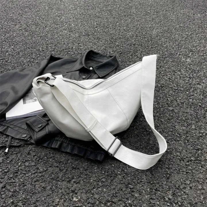 Banana%20Bag%20Crossbody%20Bag%20Aesthetic%20Handbag%20Oil%20Wax%20Leather%20Bag%20Half%20Moon%20Shoulder%20Bag%20-%20Image%203