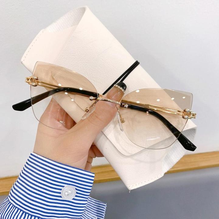 Gradient%20lenses%20Sunglasses%20Trendy%20Unisex%20style%20UV400%20protection%20Vintage%20eyeglasses%20Lightweight%20frame%20Fashionable%20design%20Rimless%20sunglasses%20for%20Outdoor%20activities%20Beach%20vacations%20Fashion%20events%20Costume%20-%20Image%204
