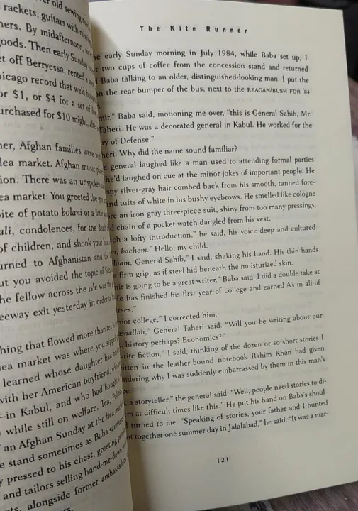 A%20Thousand%20Splendid%20Suns%20by%20Khaled%20Hosseini%20(Paperback)%20-%20Image%204