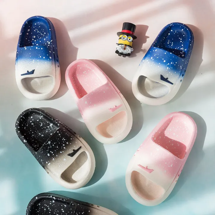 Children's%20slippers%20fashion%20gradient%20summer%20middle%20children's%20home%20slippers%20soft%20sole%20non-slip%20outside%20wear%20boys'%20sandals%20wholesale%20-%20Image%202