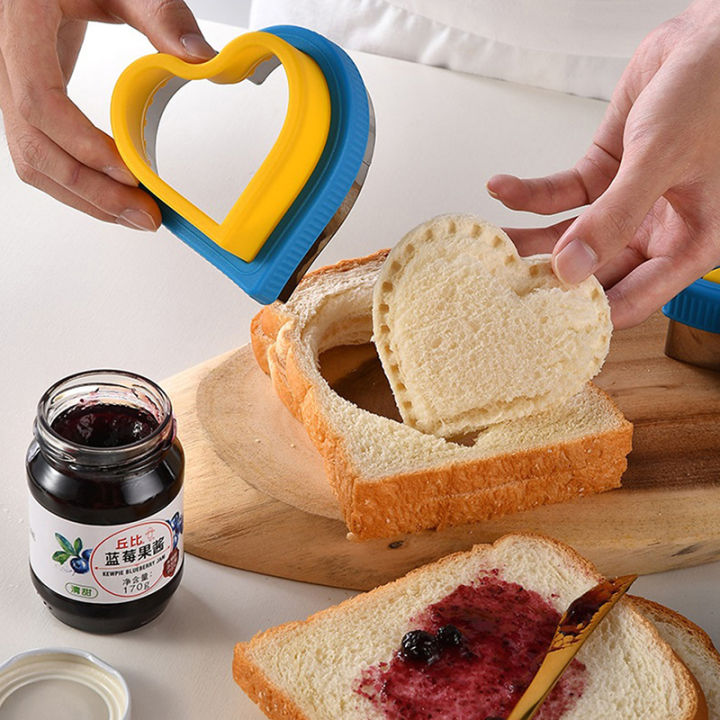 Sandwich%20Cutter%20and%20Sealer%20Set%20Cookie%20Cutters%20Vegetable%20Fruit%20Sandwich%20Cutter%20-%20Image%203
