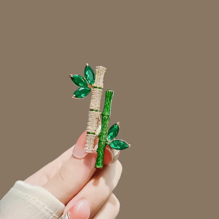 Temperament%20Elegant%20Retro%20Green%20Plant%20Imitation%20Emerald%20Bamboo%20Shape%20Brooch%20Pin%20For%20Women%20Brooches%20Suit%20Collar%20Dress%20Accessories%20-%20Image%203
