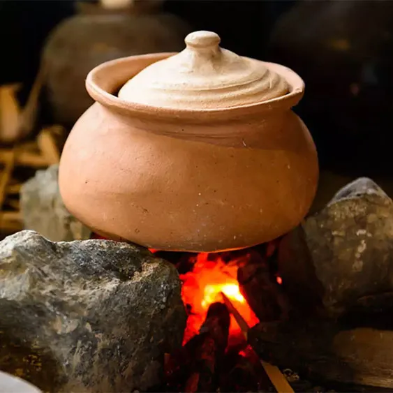 Cook%20With%20Tradition%20Using%20Clay%20Matir%20Rannar%20Hari%20-%20Electric%20Chula%20-%20Infuse%20Your%20Cooking%20With%20Authentic%20Flavors%20-%20Image%202