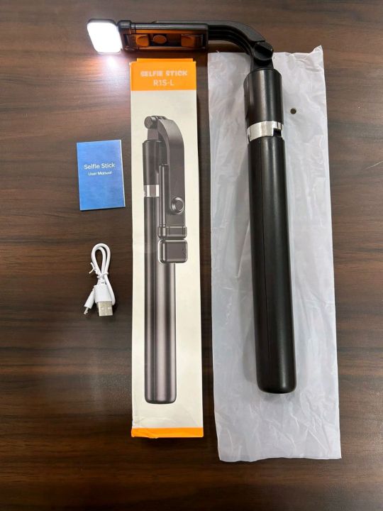 R1SL%20Premium%20Selfie%20Stick%20Tripod,%20180%20cm%20Extendable,%203%20Step%20LED%20Light%20with%20360%C2%B0%20Rotation,%20Wireless%20Remote,%20Rechargeable%20-%20Image%209