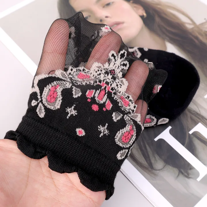 1/5%20Pairs%20Women's%20Crystal%20Cotton%20Ice%20Socks%20Summer%20Short%20Thin%20Glass%20Socks%20Cool%20Breathable%20Comfortable%20Flower%20Embroidered%20Socks%20-%20Image%204