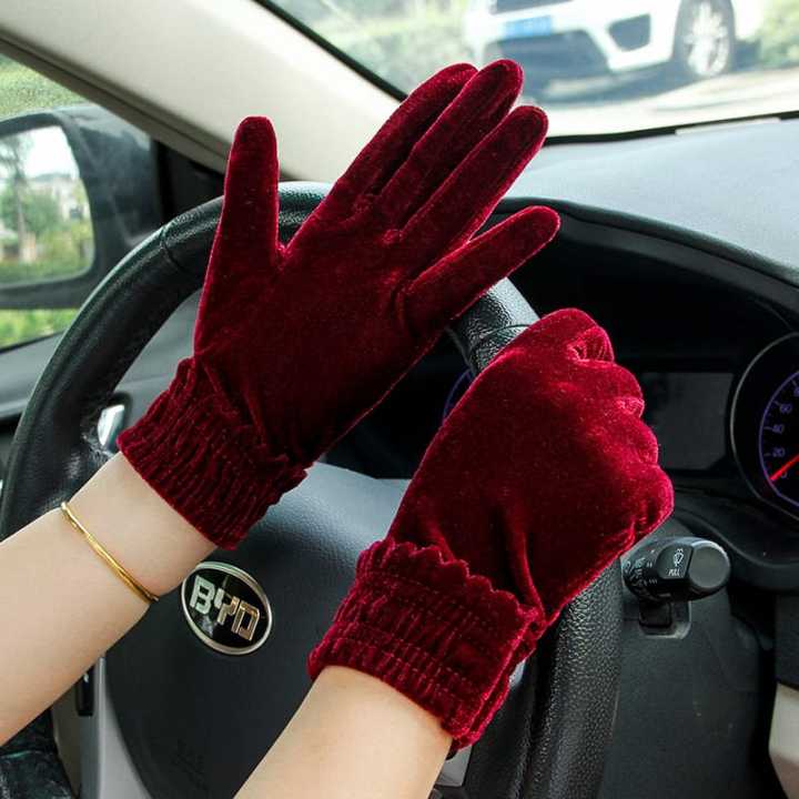 Luxury%20Velvet%20Gloves%20%E2%80%93%20Fashionable,%20Comfortable%20&%20Durable%20Accessory%20-%20Image%205