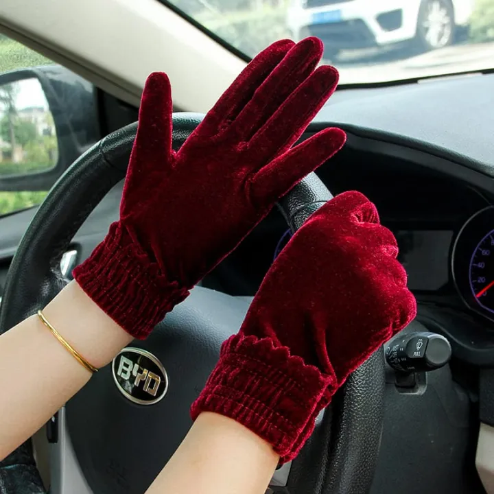 Luxury%20Velvet%20Gloves%20%E2%80%93%20Fashionable,%20Comfortable%20&%20Durable%20Accessory%20-%20Image%205