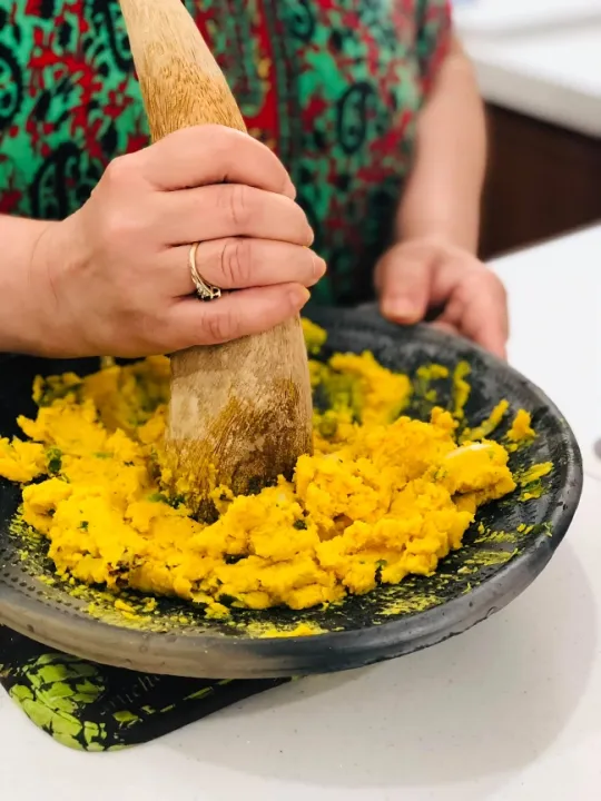 Batna%20Gutna%20Vorta%20Batna%20Batna%20Nora%20Batna%20Matir%20Bat%20Traditional%20Clay%20Kitchen%20Tools%20For%20Grinding%20And%20Mixing%20pisni%20nora%20-%20Image%206